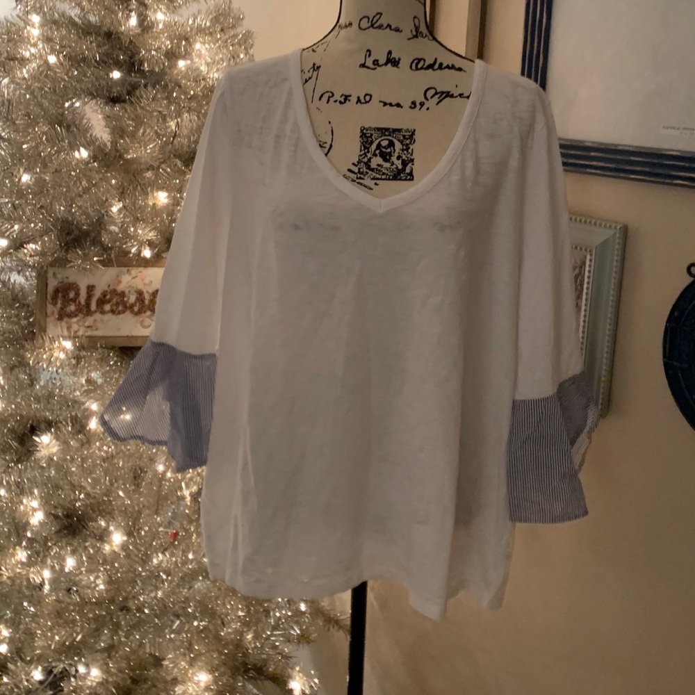 Lane Bryant vneck bell sleeve tee EUC